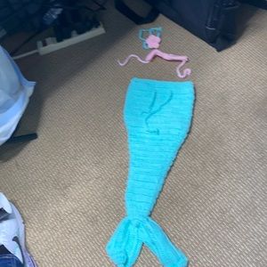 Mermaid knit baby outfit for pictures